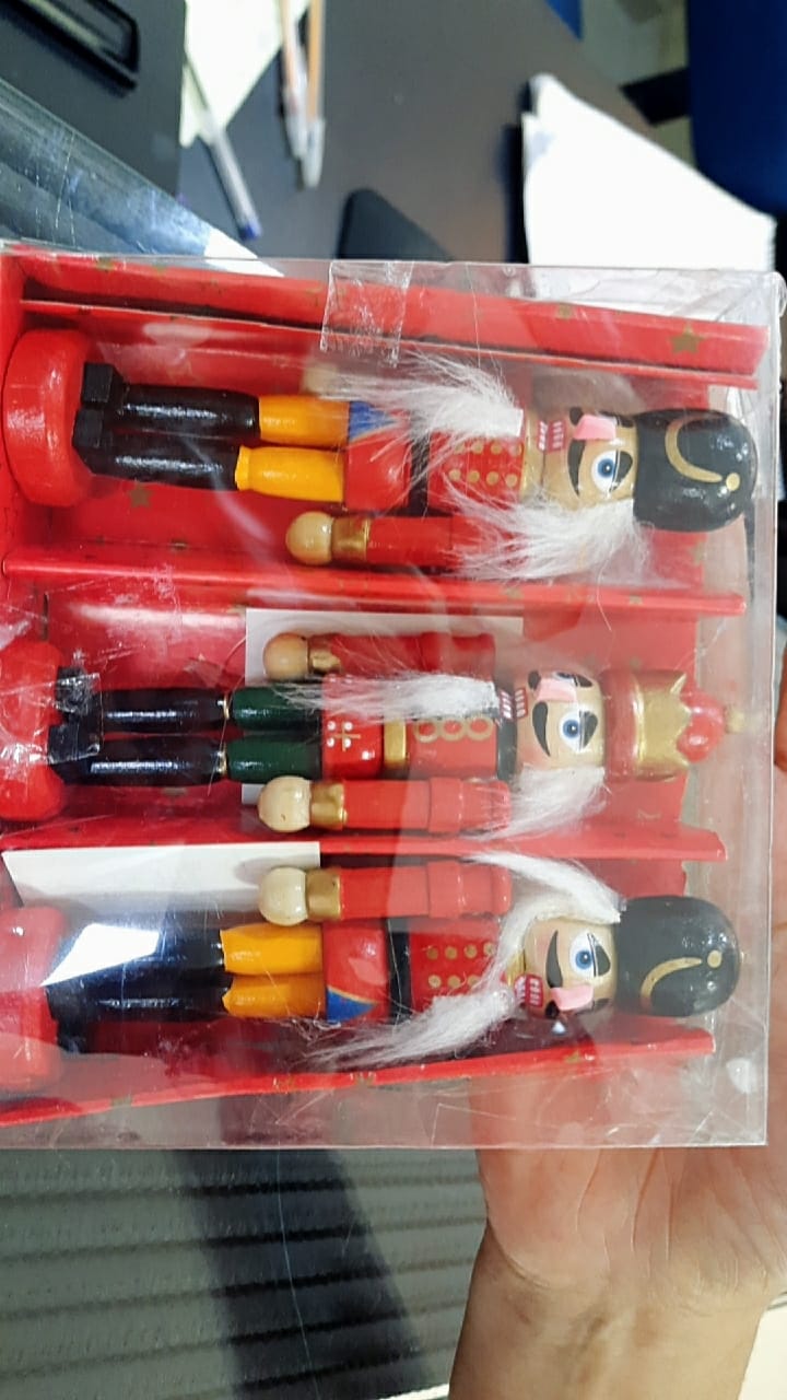 Customer photo review of Enfeite Soldado Quebra-Nozes Natal Kit Decorativo Tradicional