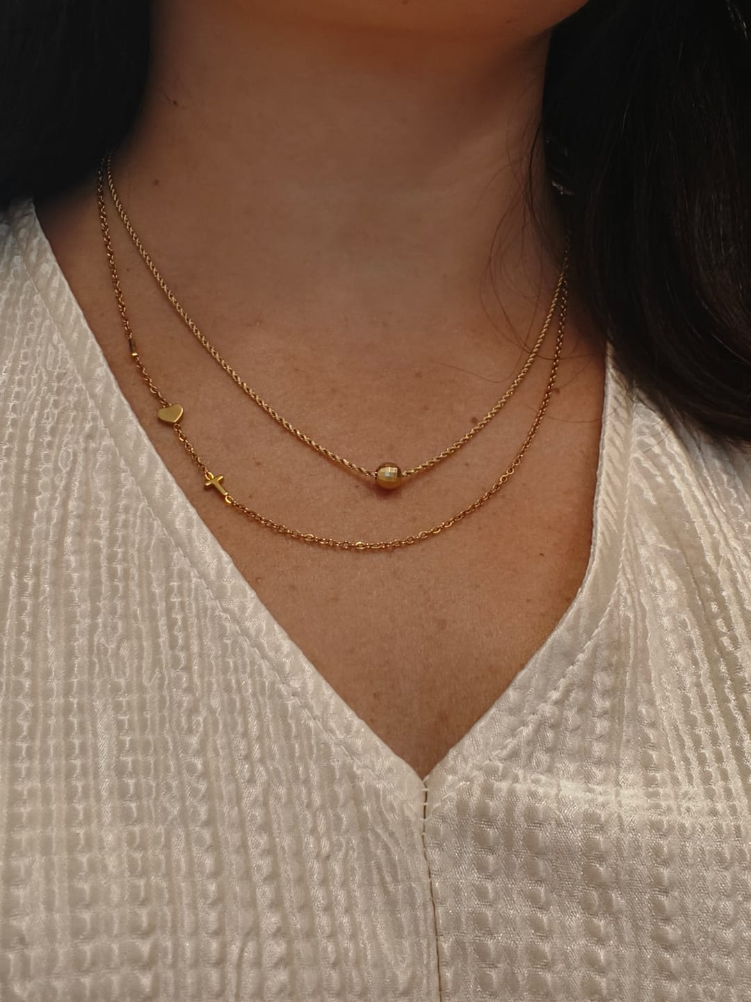 Customer photo review of Colar de Iniciais Laterais Personalizado