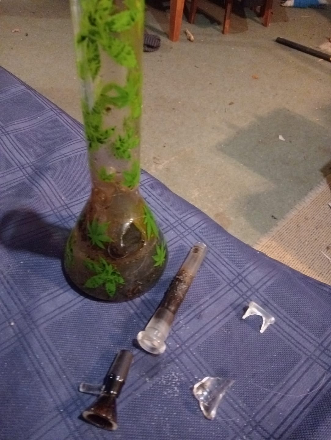 Customer photo review of Premium Leafy Beaker Shape Waterpipe 26cm