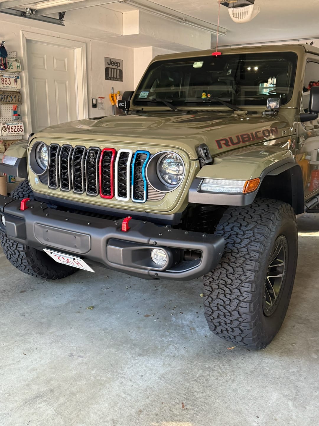 Customer photo review of Snap On Slot Cover for 2024 Grille Wrangler JL JT Grille