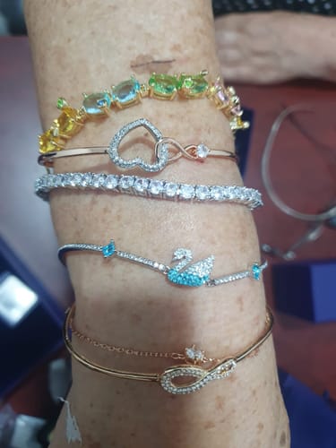 Customer photo review of PULSERA ICONIC SWAN CISNE RODIO SWAROVSKI + KIT DE REGALO