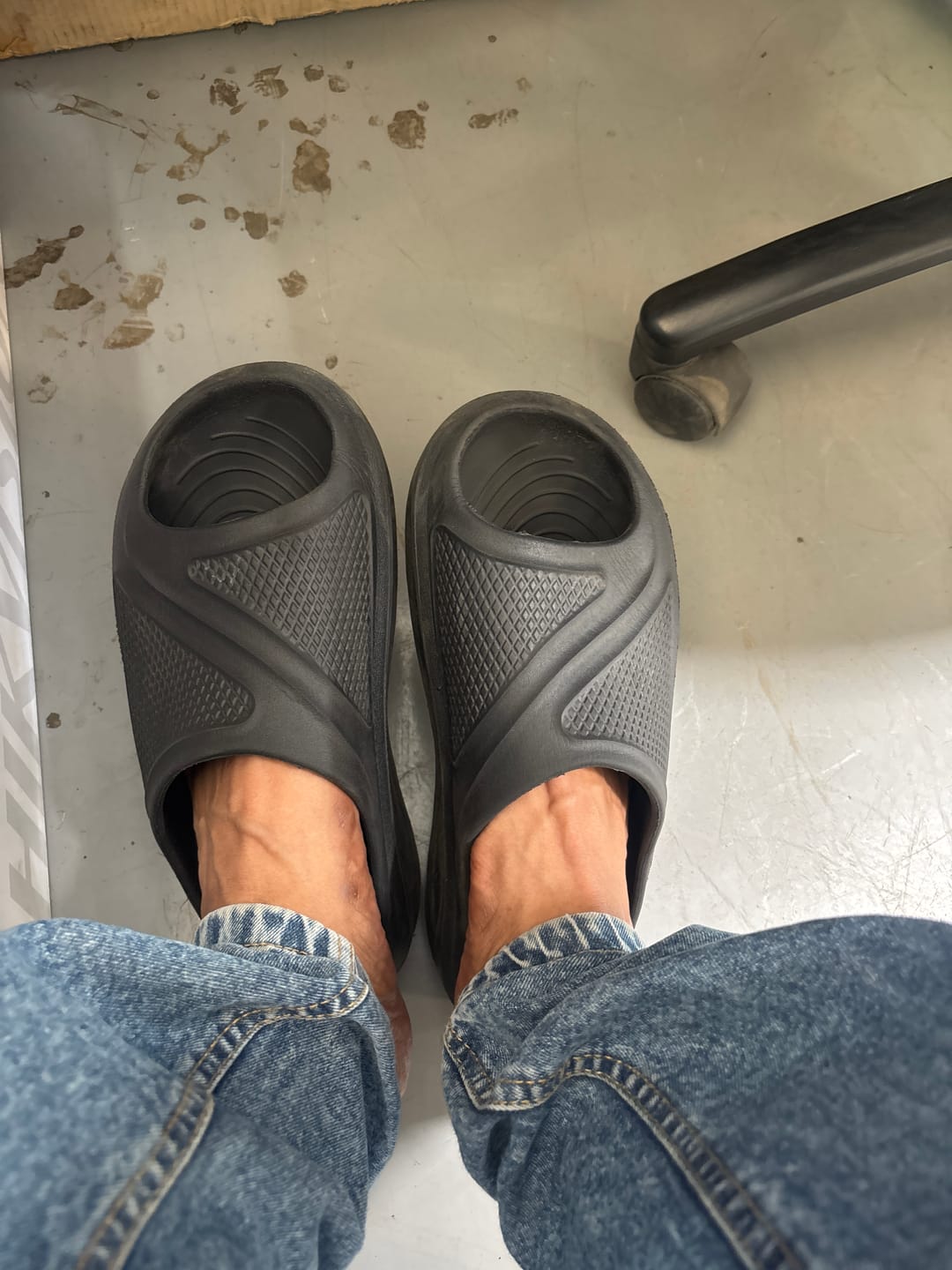 Customer photo review of Bacca Bucci Floats—Ultra Lightweight EVA Slides for Men