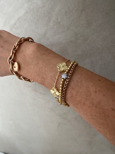 Customer photo review of CLOVER 5 MOTIF GOLD BRACELET