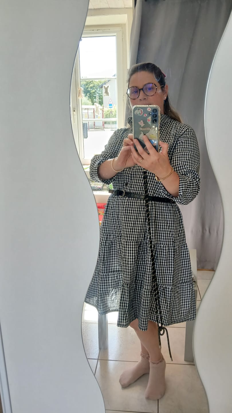 Customer photo review of Robe Bella - vichy noir/blanc