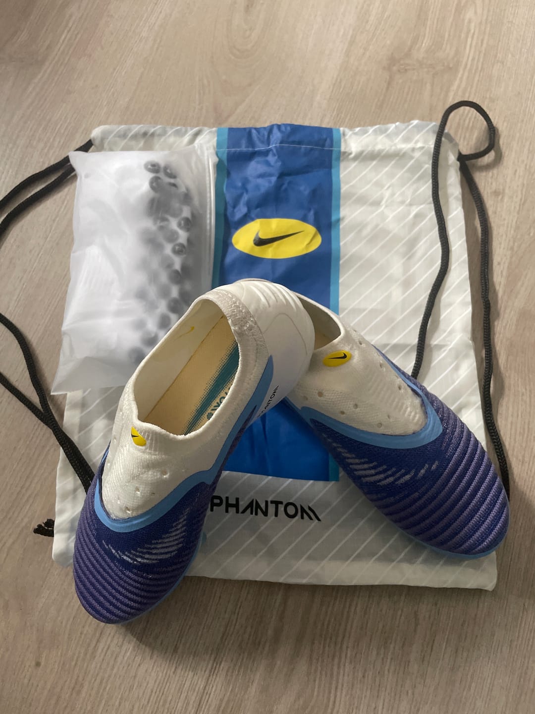 Customer photo review of Phantom 6 FG - Fear Nothing Bleu/Blanc/Jaune