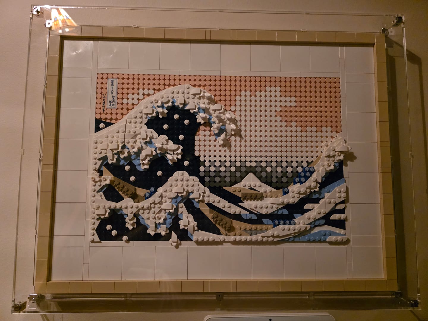 Customer photo review of Wall Mounted Display Case for LEGO® 31208 Art Hokusai – The Great Wave