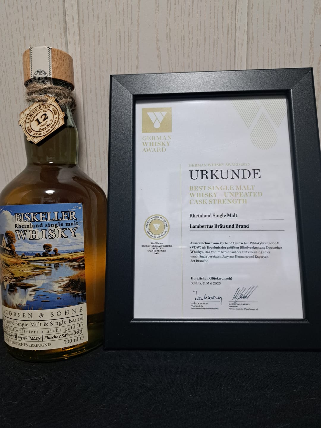 Customer photo review of Single Malt Eiskeller-Whisky 12 Jahre Single Cask Fass 4 (German Whisky Award)