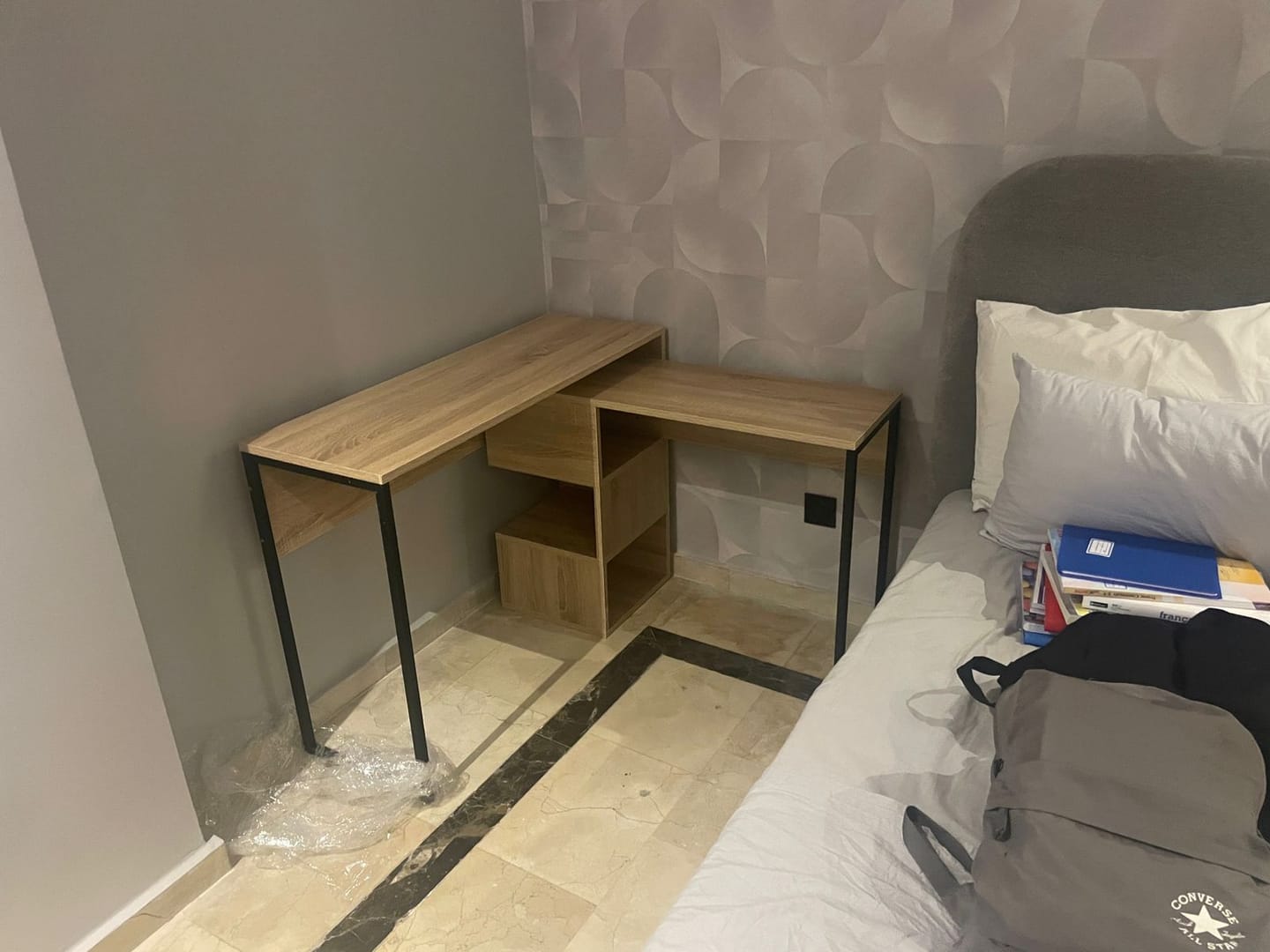 Customer photo review of Bureau de travail en bois BADIS 110 cm - Chêne et noir
