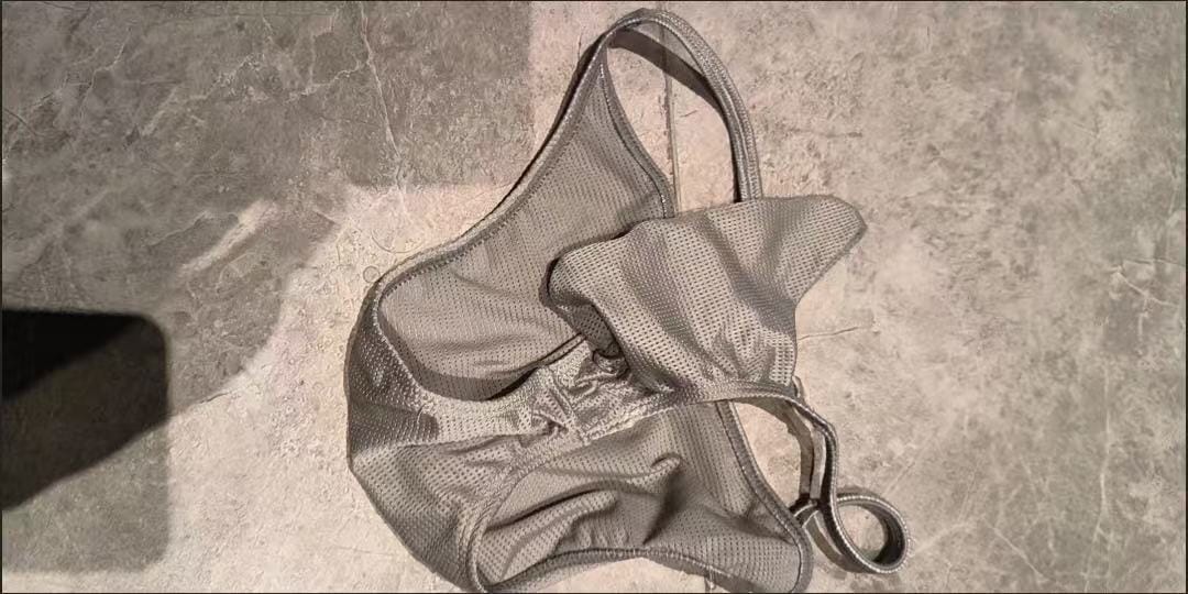 Customer photo review of Men's Low-Rise Sexy Seamless Comfort Lightweight Briefs