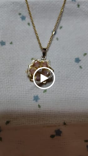 順子 佐. review of スピンフラワーネックレス image 1 out of 1