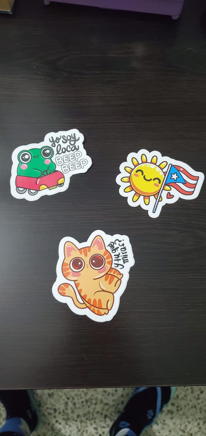 Customer photo review of Yo soy loca BEEP, BEEP (Sticker Laminado)