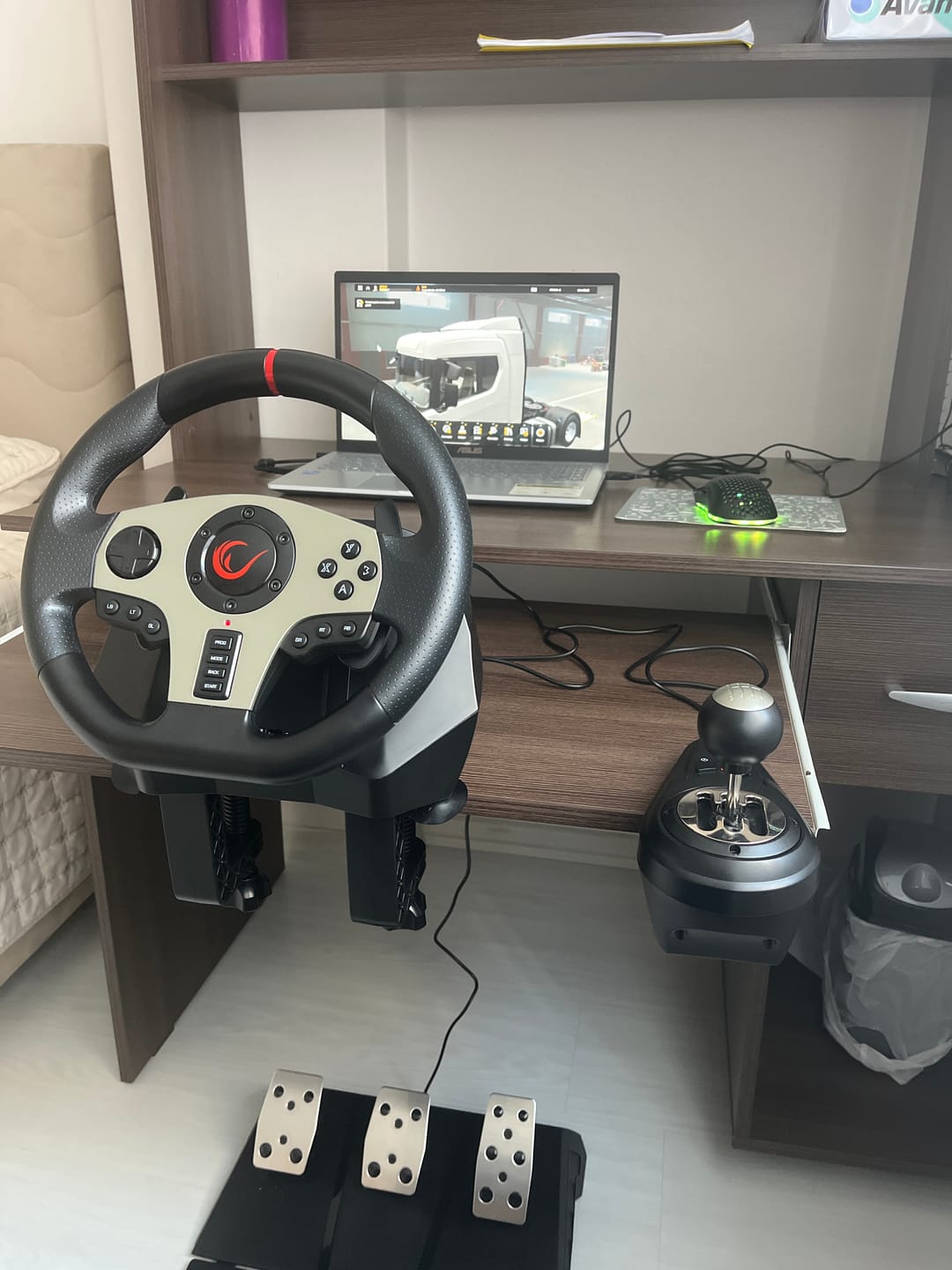 Customer photo review of Sadece PC Uyumlu - El Vitesli Pedallı Oyuncu Direksiyonu