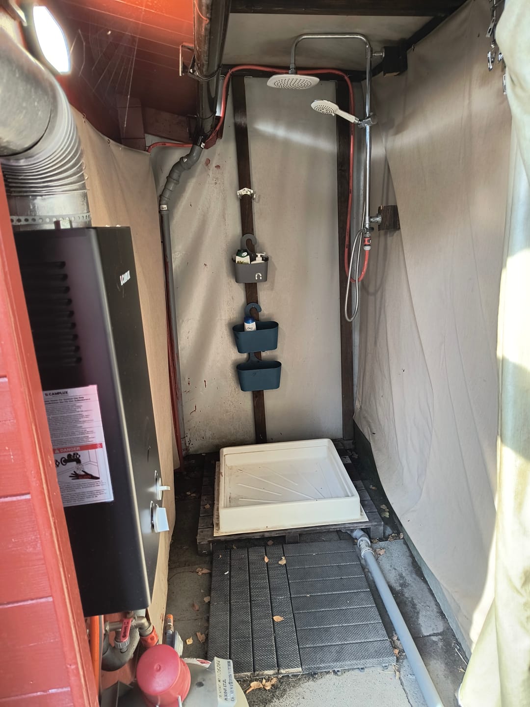 Customer photo review of Camplux BW264BC Gasdurchlauferhitzer Tankless mit Regenkappe
