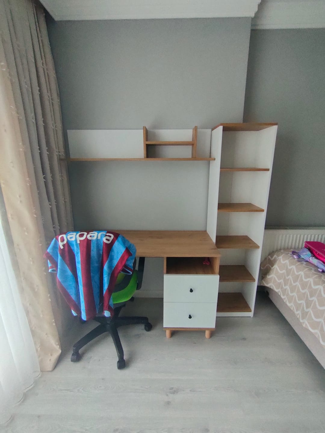 Customer photo review of Rani HA115 Çekmeceli Kitaplıklı Çalışma Ofis Bilgisayar Masası Sepet Ceviz - Beyaz