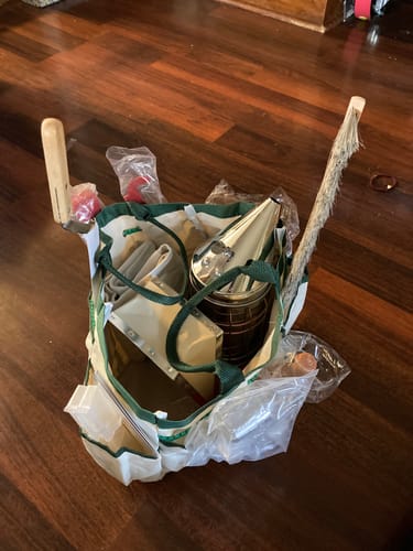 Customer photo review of Beekeeping Supplies 14 Pcs Beekeeping Starter Kit The PRO Edition