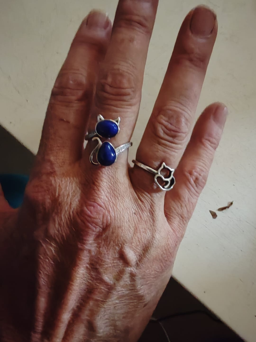 Customer photo review of Bague Ajustable "Chat" en Lapis Lazuli