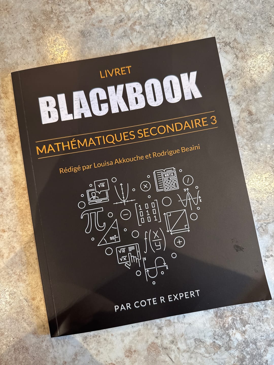 Customer photo review of Livret "Black Book" Mathématiques (Secondaire 3)