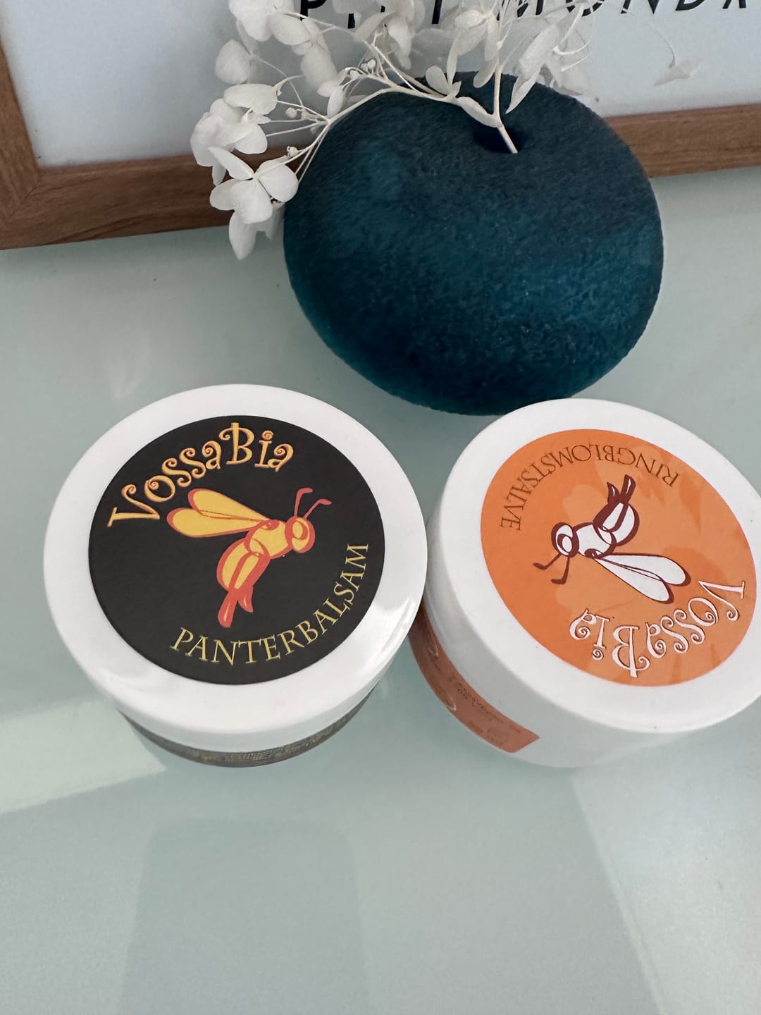 Reseña fotográfica de un cliente sobre la oferta del paquete: Los favoritos de Emil: ungüento de caléndula 50 ml, bálsamo Panther 50 ml, bálsamo de manzanilla 50 ml.
