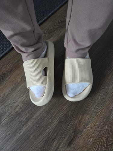 Customer photo review of HappyFlops