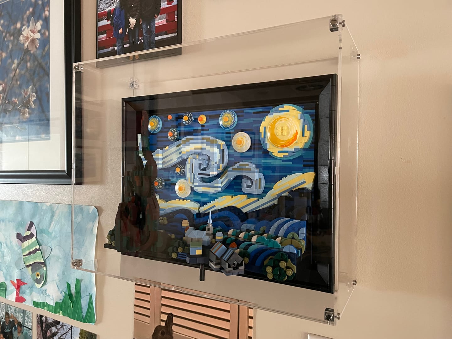 Customer photo review of Wall Mounted Display Case for LEGO® 21333 Ideas Vincent van Gogh - The Starry Night