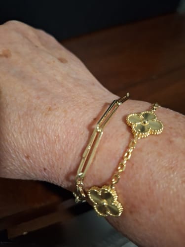 Customer photo review of CLOVER 5 MOTIF GOLD BRACELET