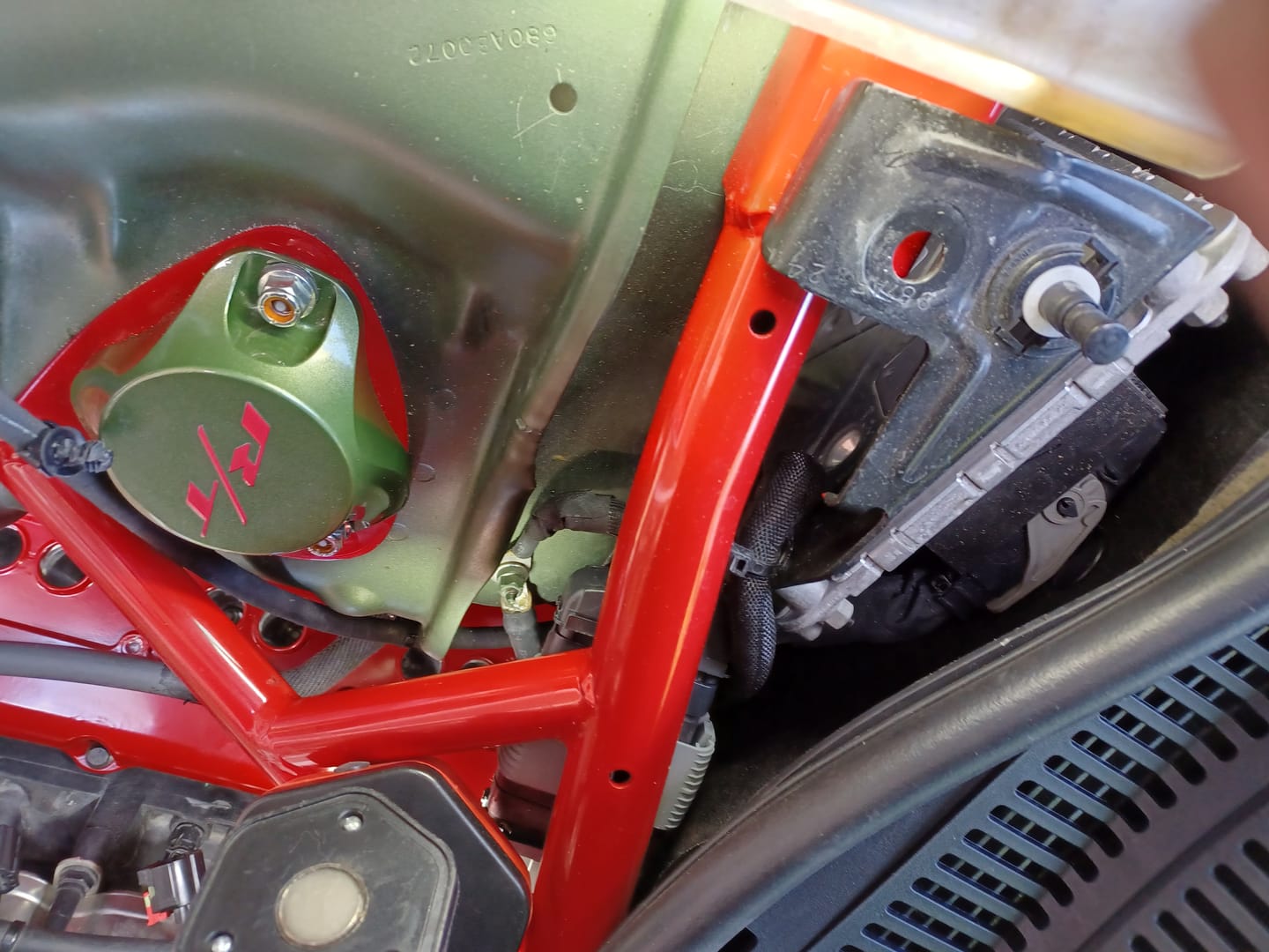 Customer photo review of ABD Strut Tower Covers 2005-2023 Challenger/Charger
