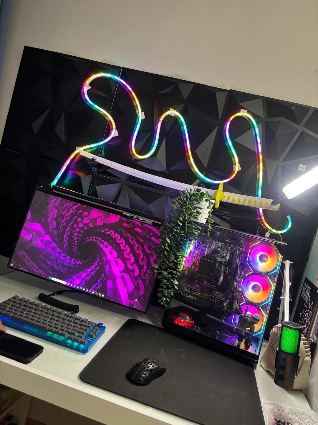 Customer photo review of Pwnage Trinity Karbon Fiber Wireless Mouse