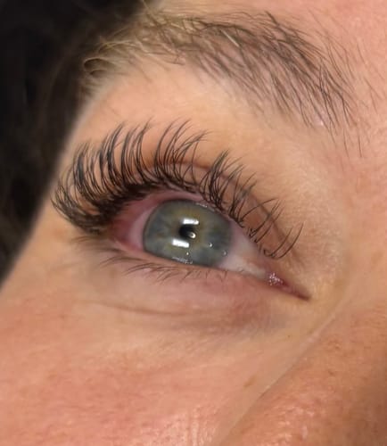 Customer photo review of 0.15 Flat Split Tip Cashmere Eyelash Extensions (16 lines)