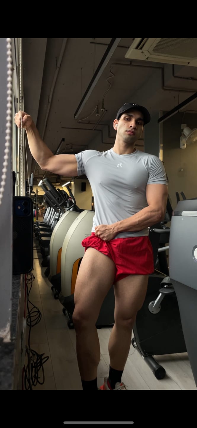 Customer photo review of VENT TEE - STEEL GREY