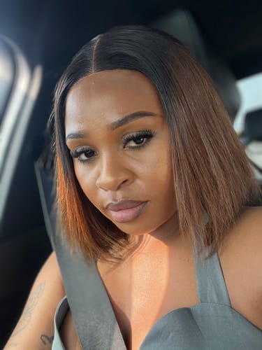 Nomvuyiseko G. review of 5X5 OMBRE CHOC BROWN VIETNAMESE SDD BONE STRAIGHT WIGS image 1 out of 1