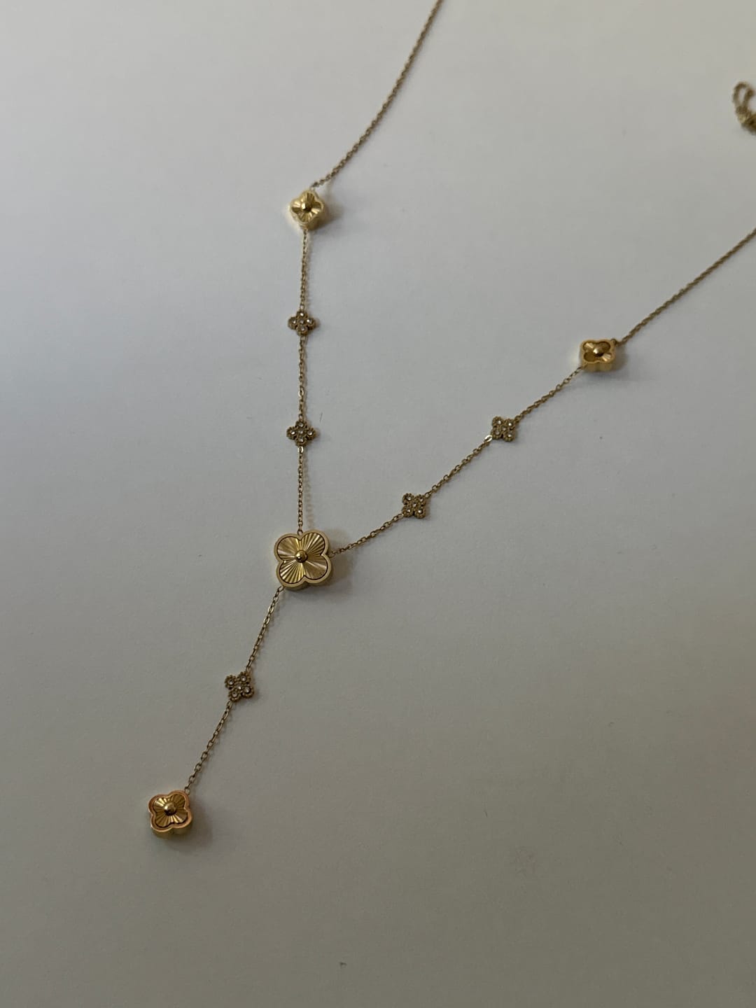 Customer photo review of Golden Lucky Leaf Pave Flower Y Kette 14K Vergoldet
