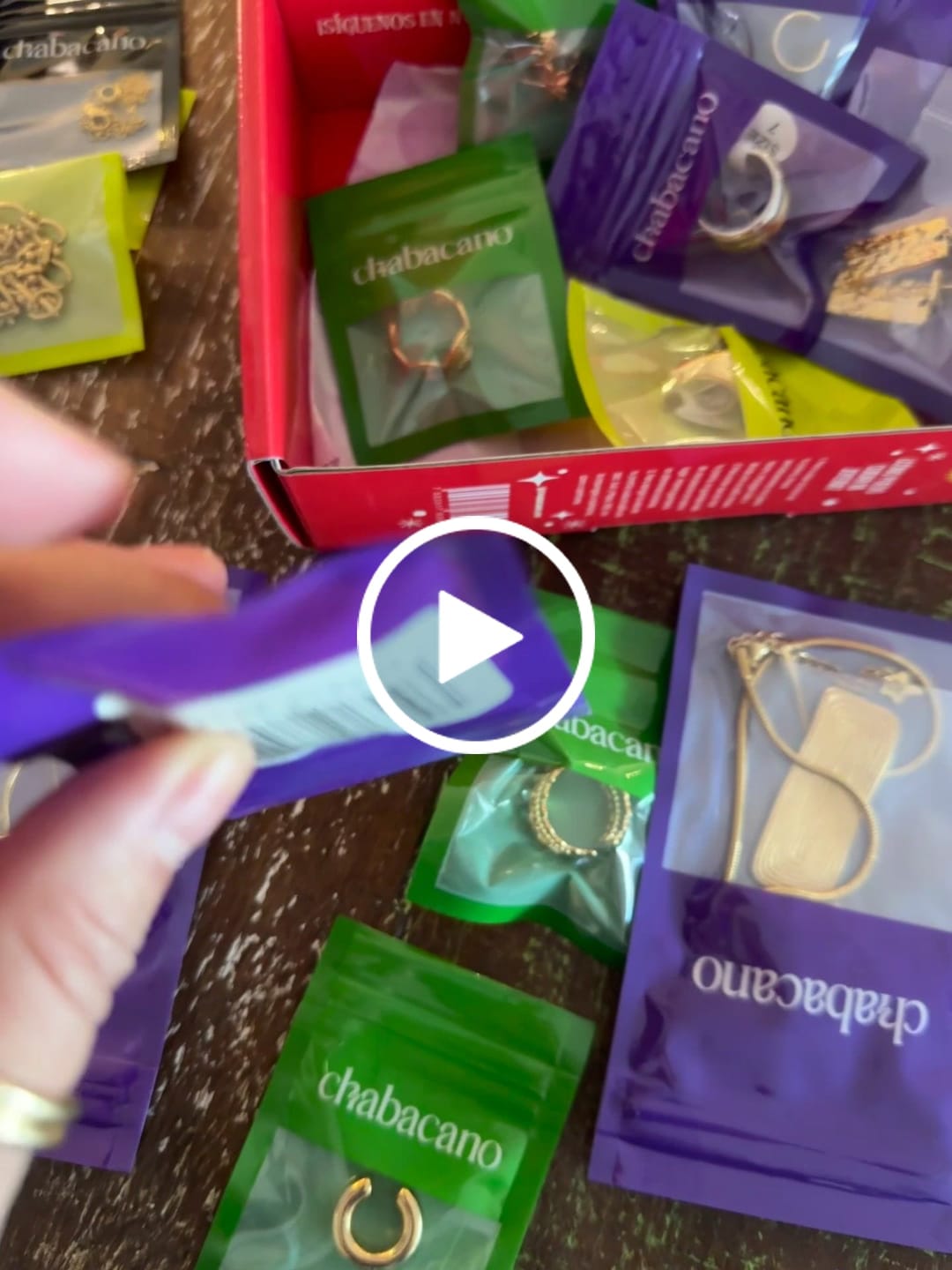 Customer video review of Aretes Pia