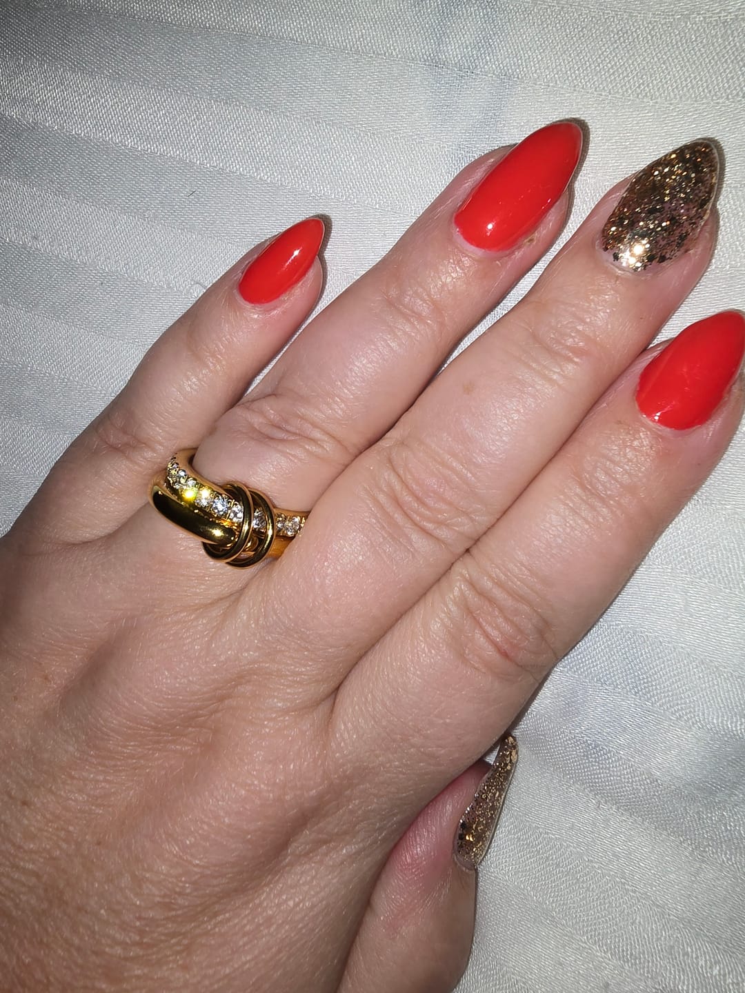 Customer photo review of Pave Infinity Flow Ring 18K Vergoldet