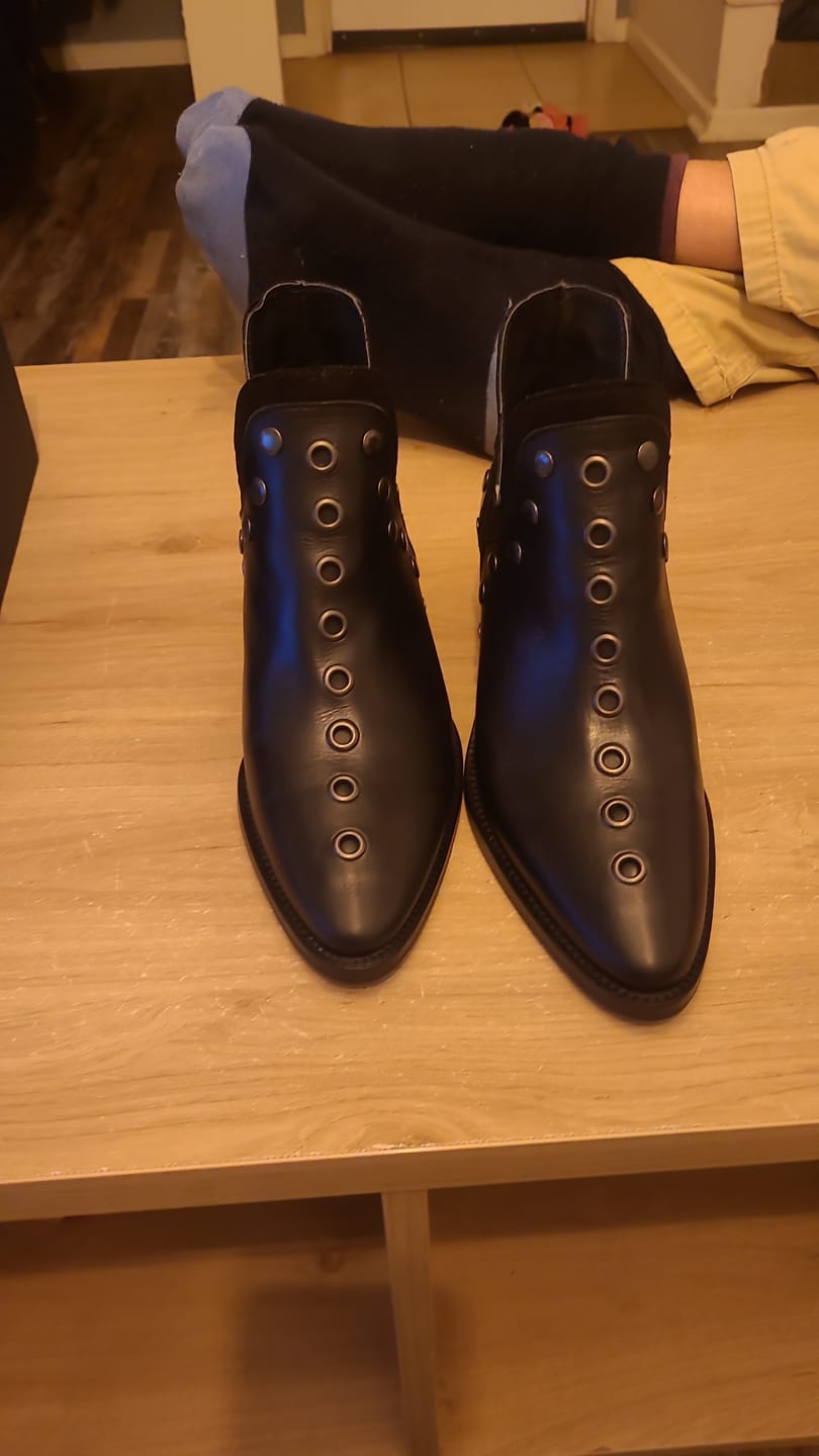 Customer photo review of BOTIN NEVADA NEGRO 2582