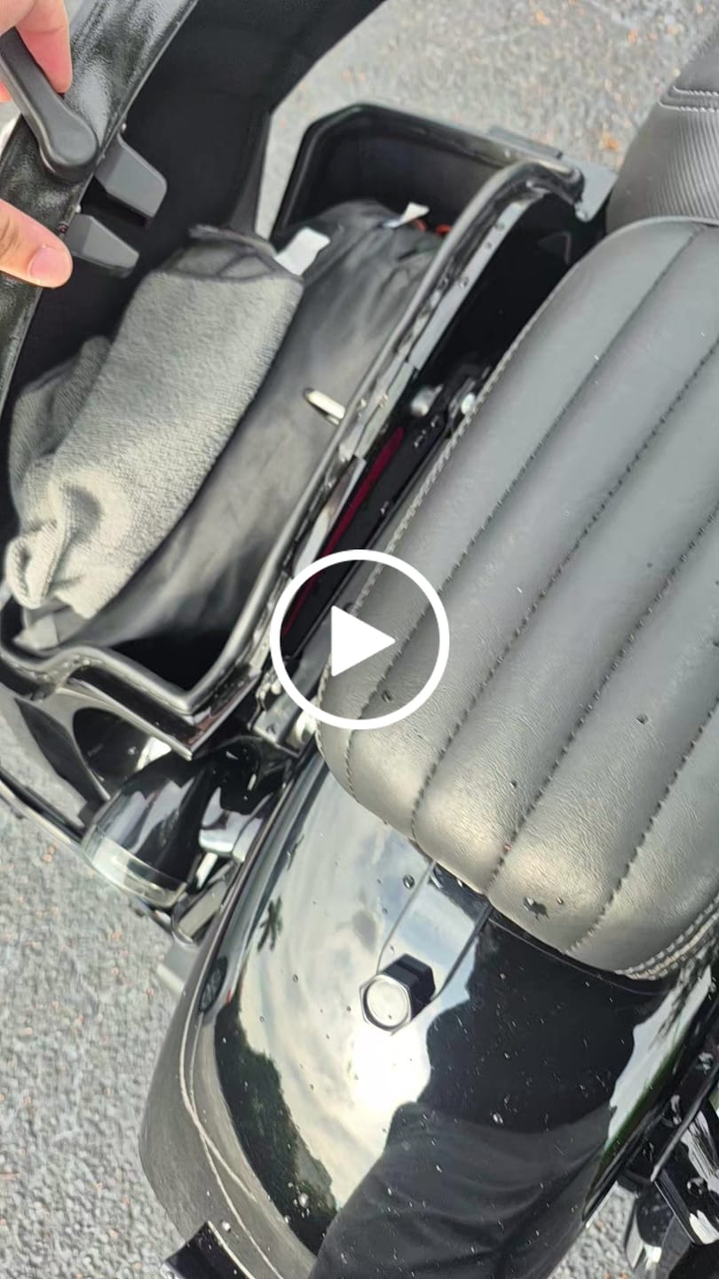 Customer video review of 32L - Darkin Large Quick Mount Painted Hard Saddlebags for Harley Softail Street Bob FXBB