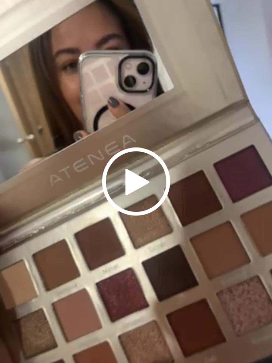 Customer video review of PALETA DE SOMBRAS 18 TONOS ART DECO