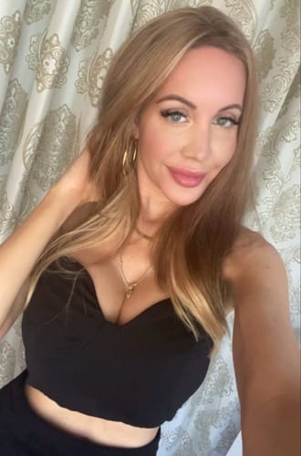 Customer photo review of Emerald | Green Colored Contacts Lenses