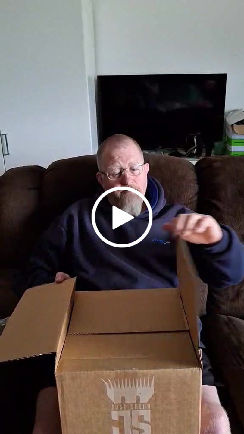 Customer video review of Dad's Day Gift Box | Hoody & Stubby Holder