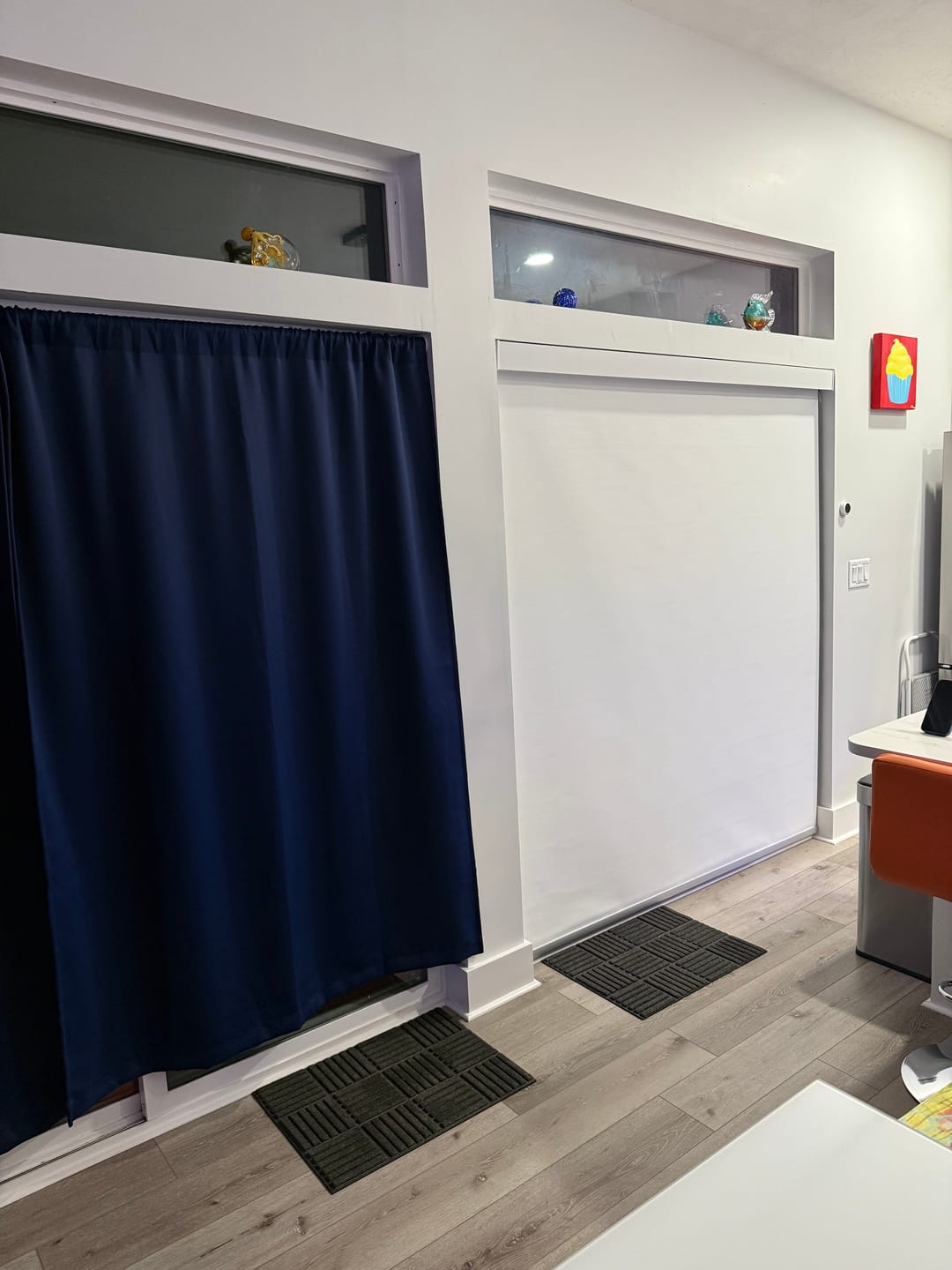 Customer photo review of SmartWings Motorized Roller Shades 100% Blackout Essential