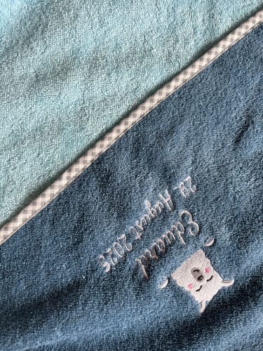 Customer photo review of Wolimbo Jungen Kapuzenhandtuch mit Namen und Motiv