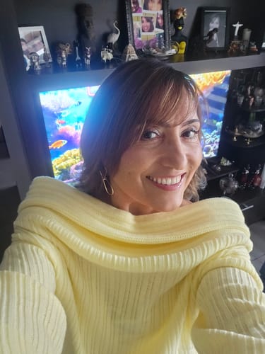 Customer photo review of SWEATER LINA AMARILLO