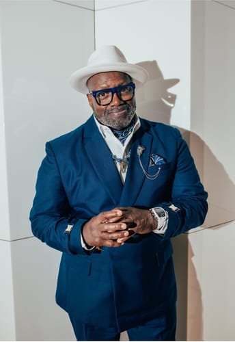 Customer photo review of Blue Black Paisley Silk Ascot Pocket Square Cufflinks Set