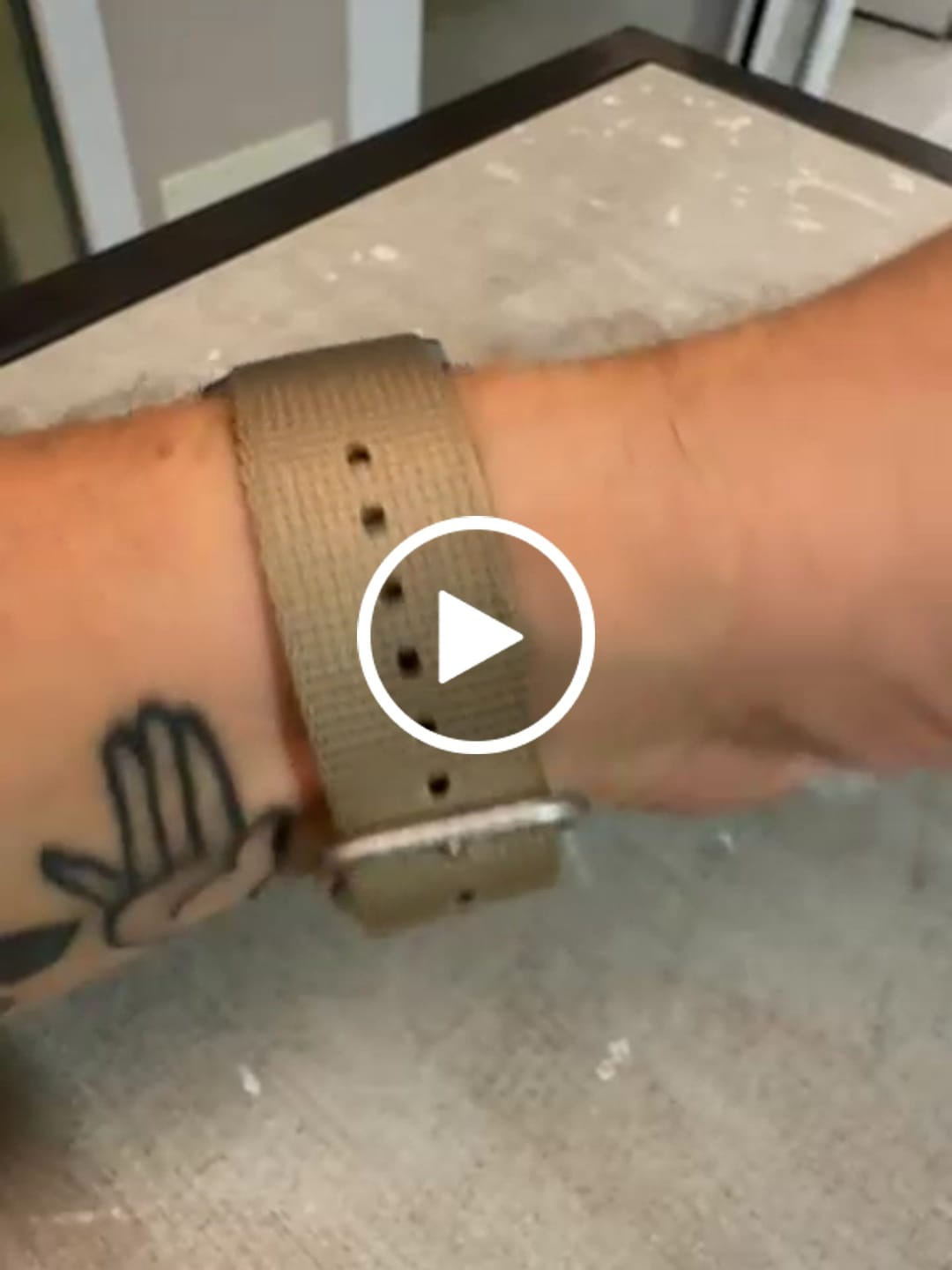 Customer video review of VOYAGER - 100M Waterproof Titanium Automatic Field Watch | White