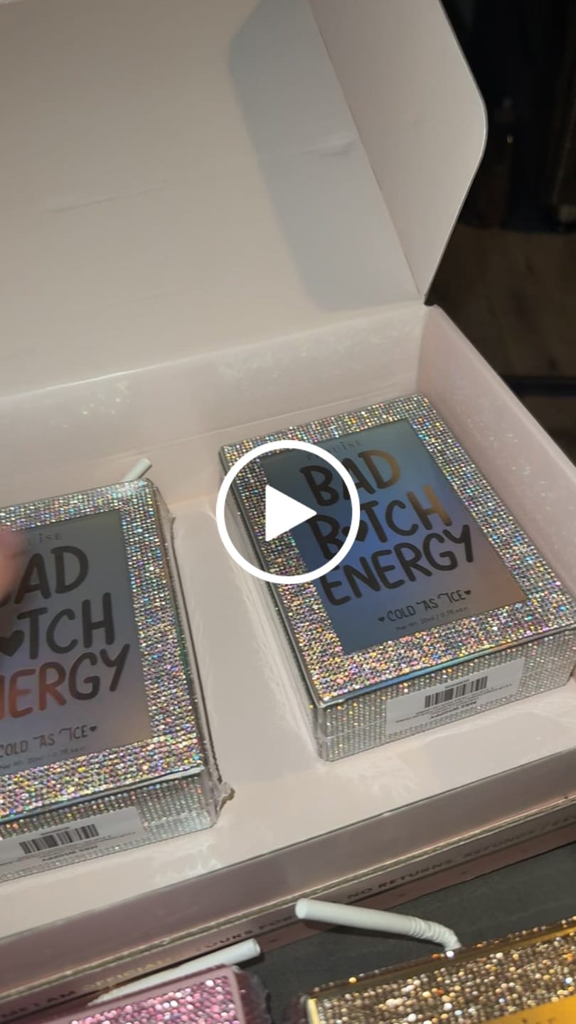 Recenzie video de la client pentru pachetul de buze P.Louise Born To Sparkle
