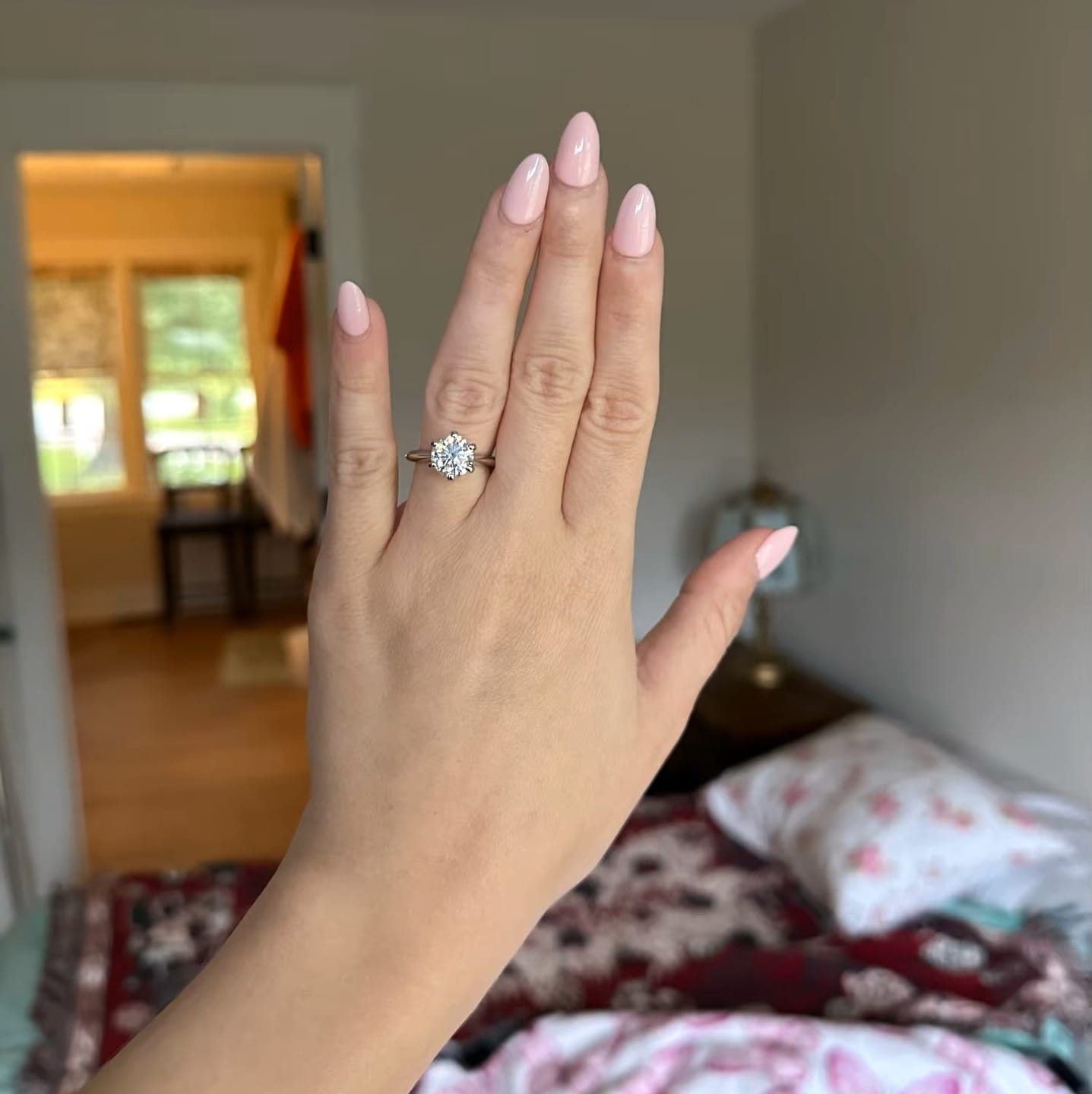 Customer photo review of Aura Classic Solitaire Ring - White Gold - Round Brilliant Cut
