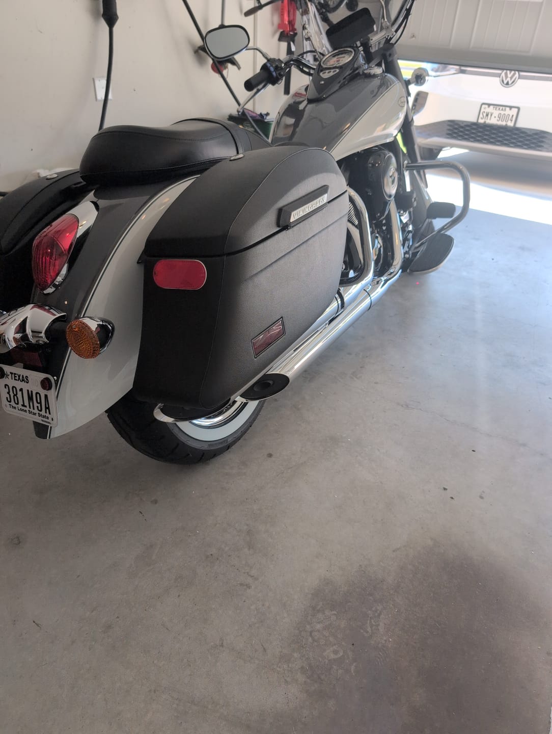 Customer photo review of 44L - Lamellar Stallion Extra Large Kawasaki Vulcan 900 Classic VN900 Leather Covered Motorcycle Hard Saddlebags