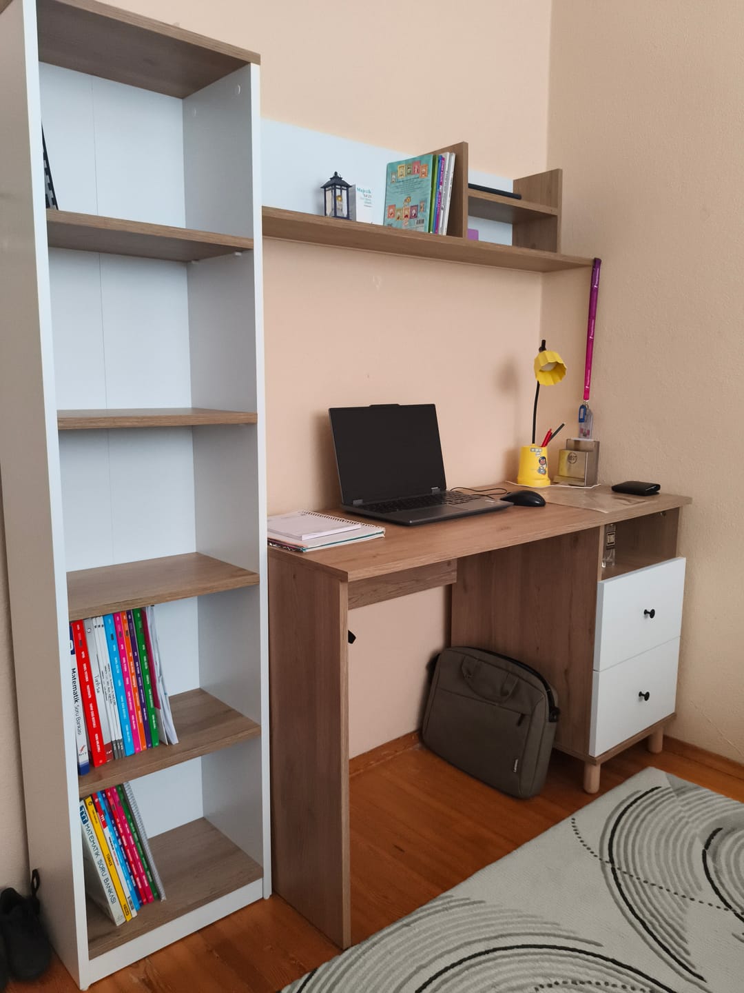 Customer photo review of Rani HA115 Çekmeceli Kitaplıklı Çalışma Ofis Bilgisayar Masası Sepet Ceviz - Beyaz