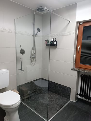 Customer photo review of SONNI Walk In Duschwand mit 8mm Glasböden, Dusche Duschtrennwand Glas Badewannd