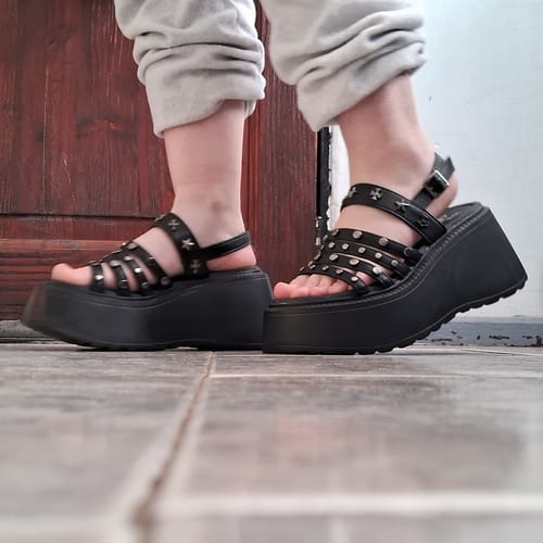 Customer photo review of Sandalia Plataforma Negro Mujer 53723
