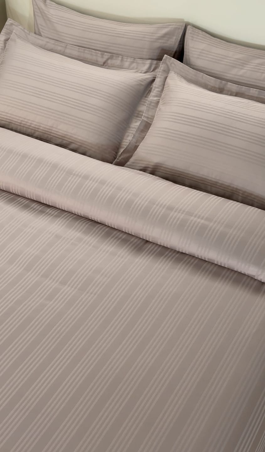 Customer photo review of Damask Hotel Comforter Set Super King Size